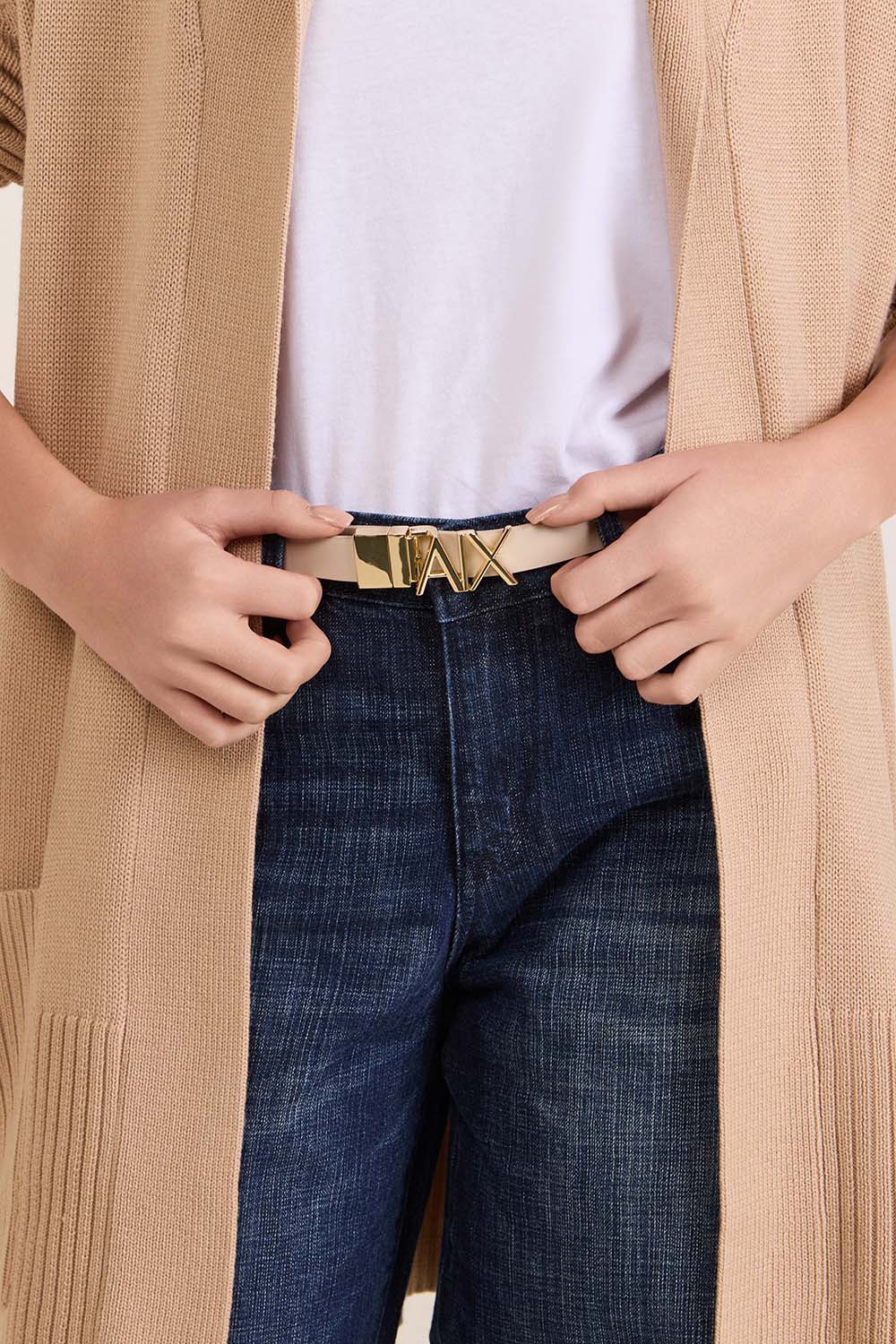 תמונת כל הלוק של חגורת עור דו צדדית